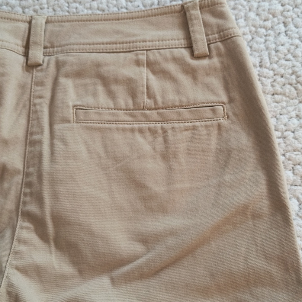 NWT Jones New York Cream Bermuda Shorts Size 4 - Picture 3 of 7